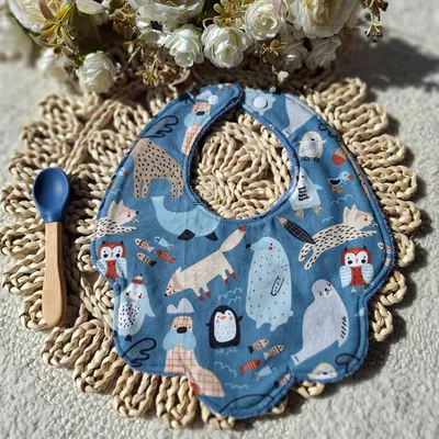 Bavoir forme fleur motifs animaux